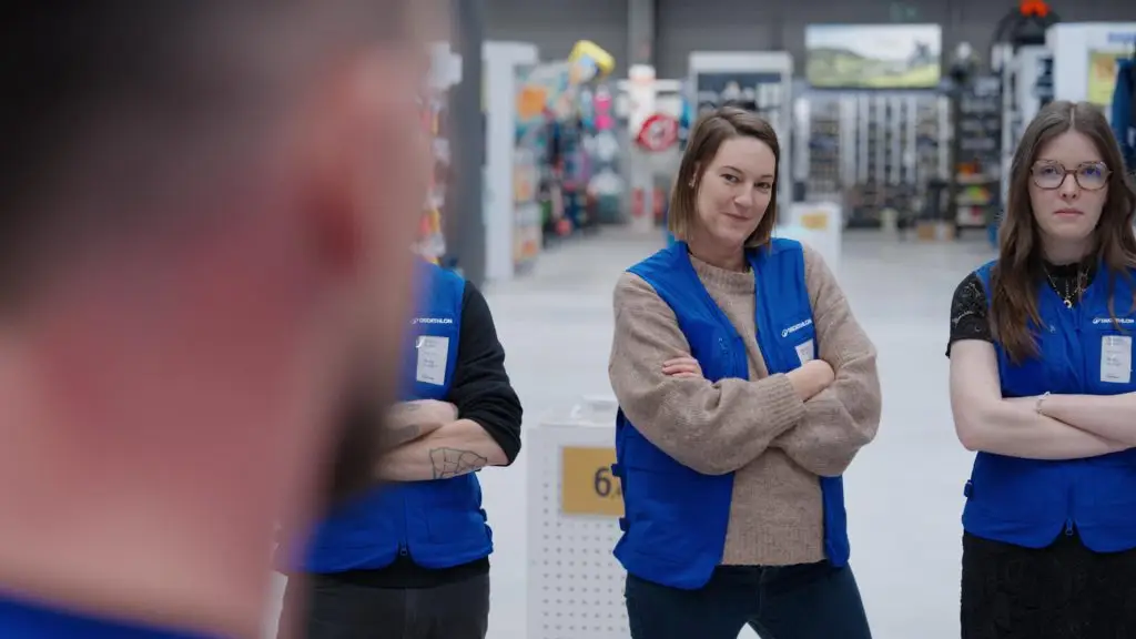 Réunion d'équipe du Décathlon de Dinan et Taden avant l'ouverture officielle du nouveau magasin pour la vidéo promotionnelle réalisée par 908 Films